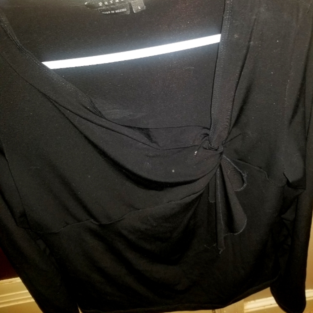 parellel large blavk long sleeve knotted top